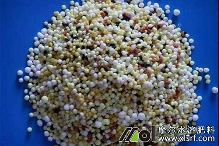 棉花苗期打金娃娃叶面肥加二俩尿素行吗