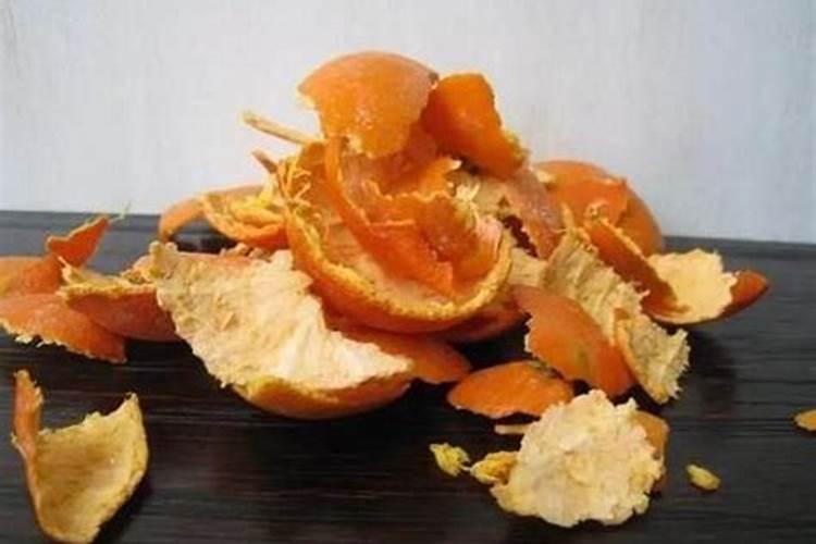 新鲜的橙子皮埋在土里做肥料吗？