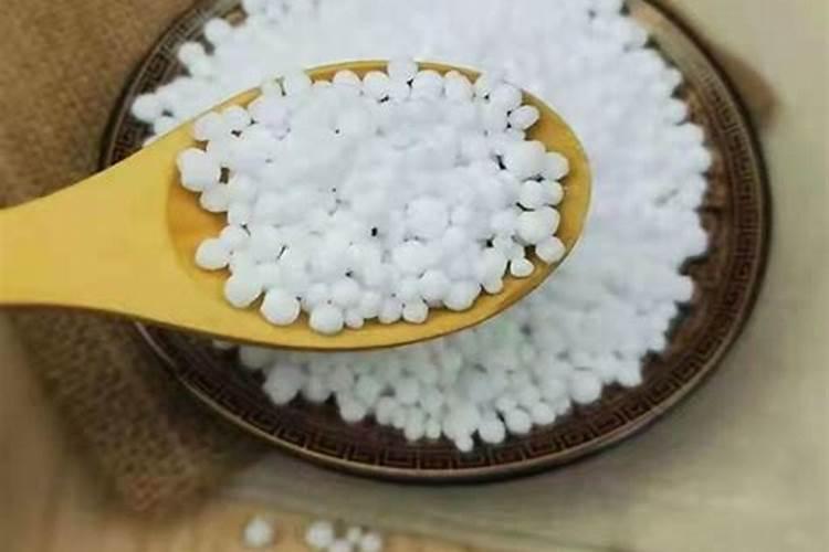 1克尿素要兑多少斤水浇花