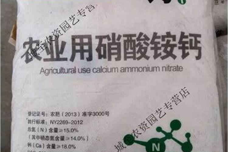硝酸铵和黄腐酸能同时冲施吗？