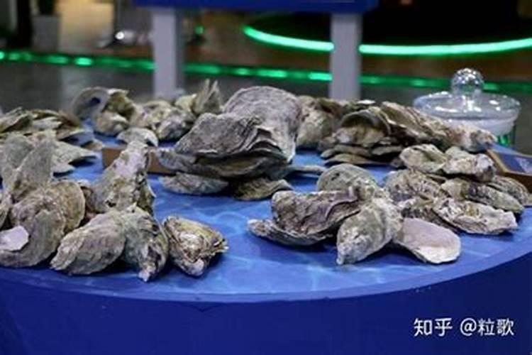 我的父亲钙流失比较厉害,还有骨刺,每年都会犯,请教如何从生活上注意...