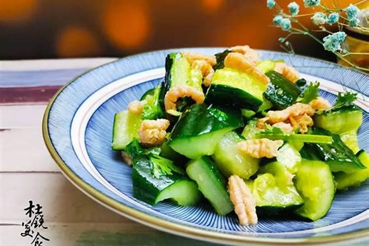 大棚小黄瓜刚晴天可以浇钙肥吗？