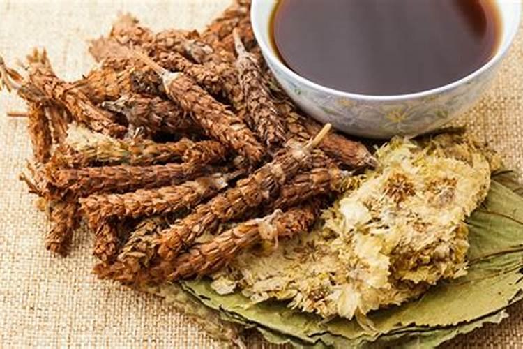 韭菜播种后如何进行肥水管理？