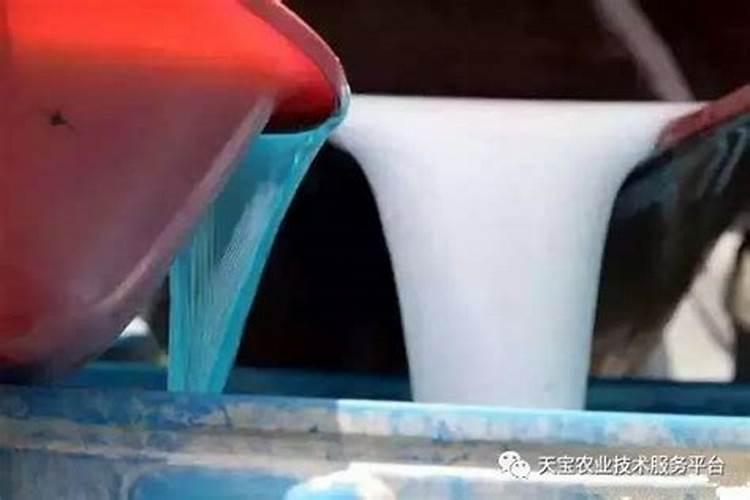 有的磷肥放到水中后立即起很多泡泡是什么原因？