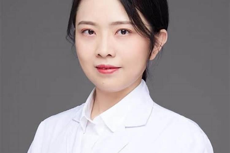 浇返青水上什么肥料