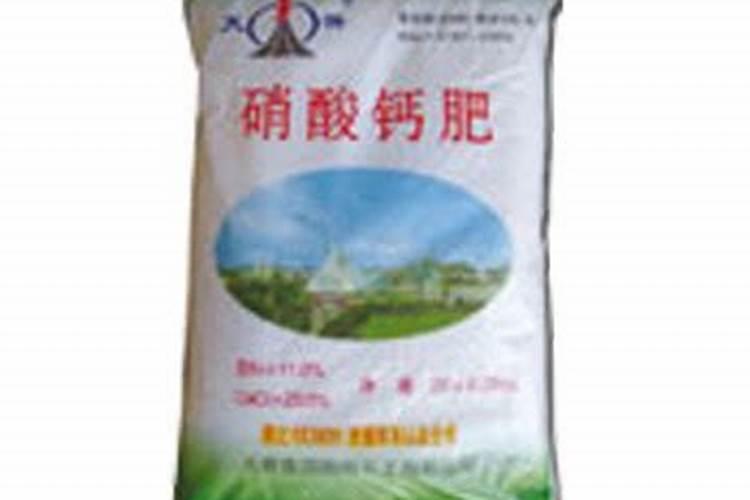 一亩放有3千斤草鱼的鱼塘可以撒多少生石灰