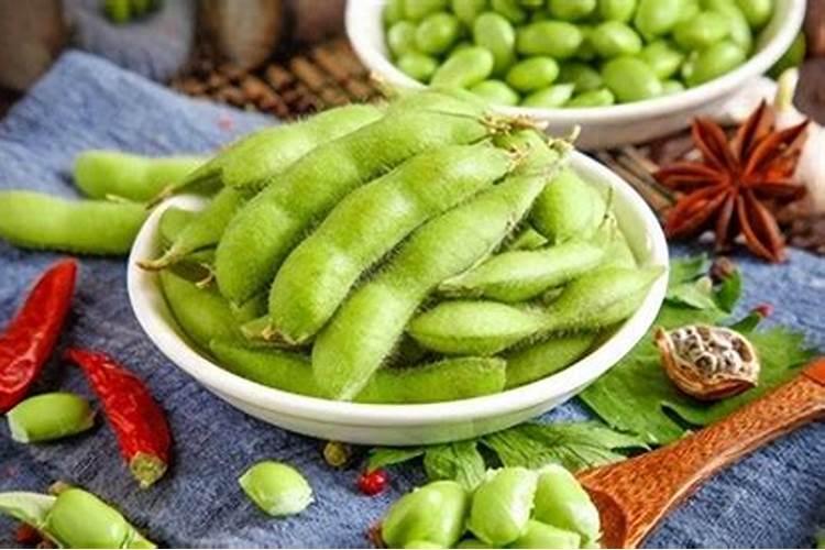 葡萄临近开花可以冲施肥料吗？