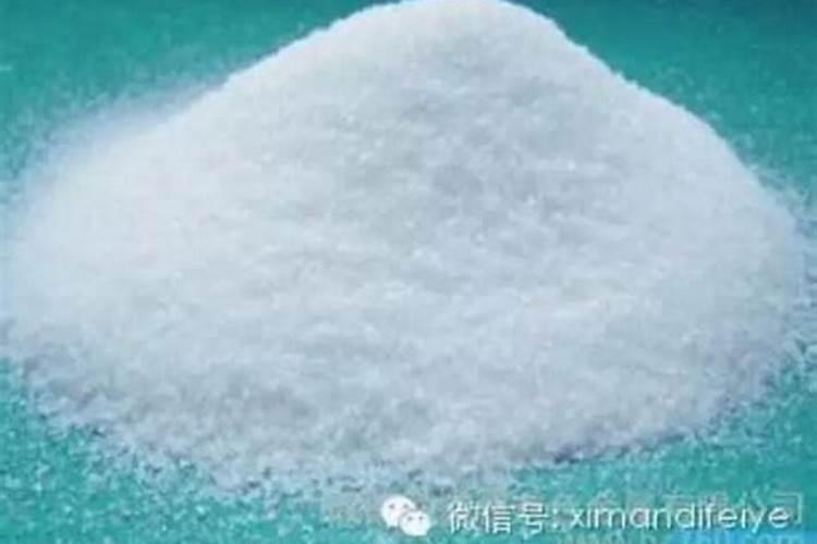 果园浇水时适合冲施碳酸氢铵吗？