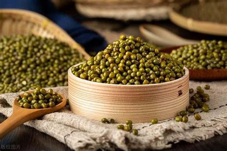 磷肥以前是块状回来时间长了块变成粉了是失效了吗？