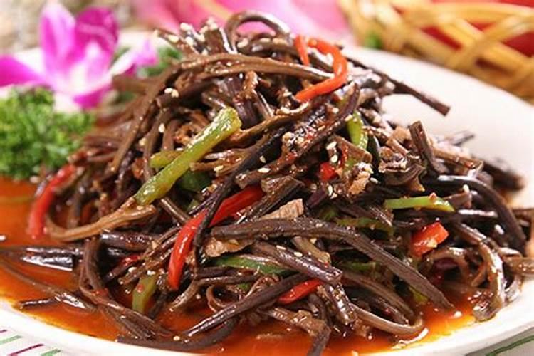 蕨菜怎么做好吃，蕨菜的功效作用及危害？