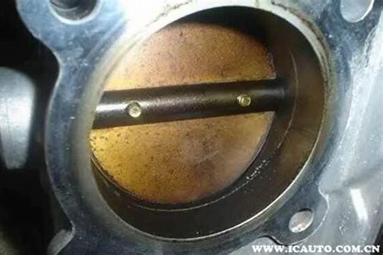 发动机冒黑色浓烟是什么原因？