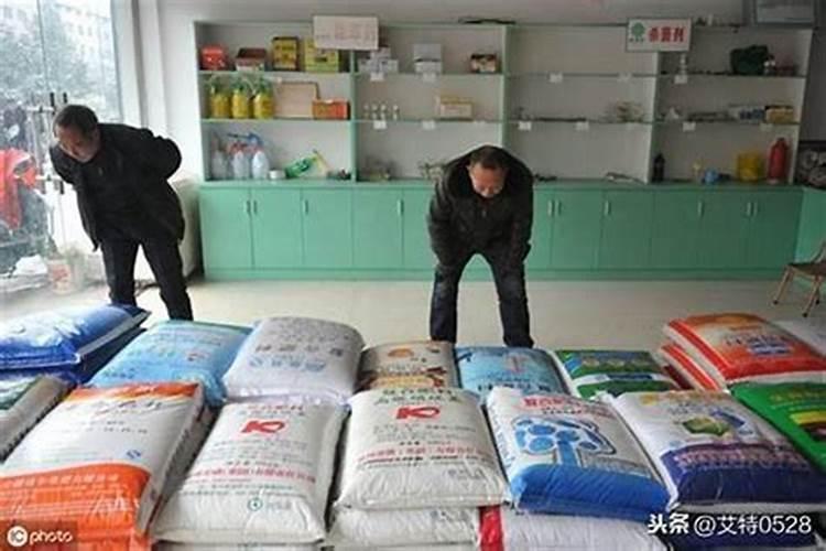 化肥放久了会不会失效？常用肥料保质期多久？这次终