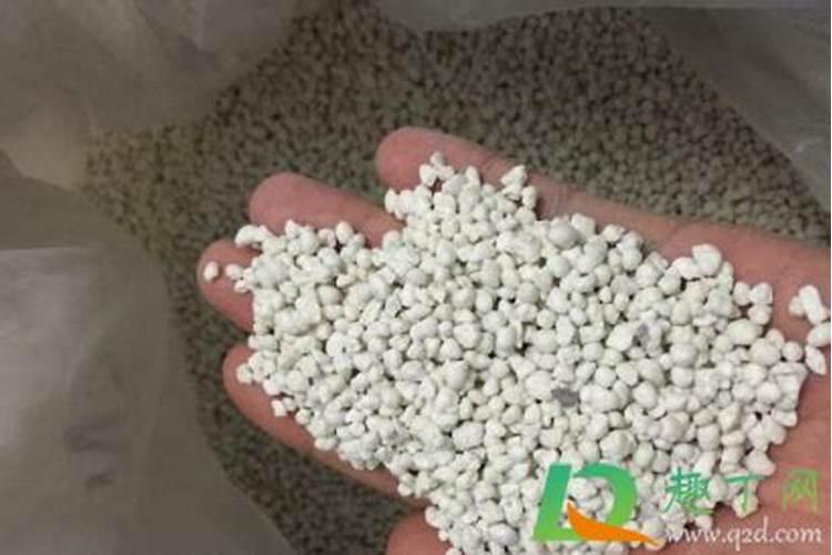 蔬菜复合肥兑水好还是埋土好用土豆？