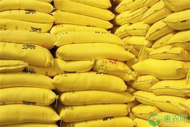 撒了尿素多久可以喷叶面肥水？