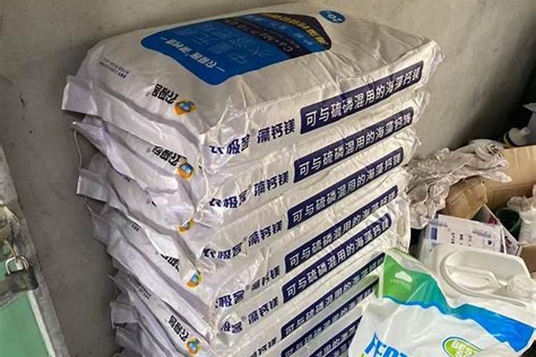 钙肥搭配大量水溶肥一亩用多少克？